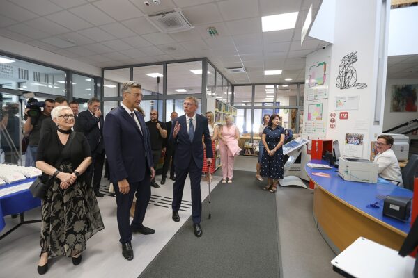 Nova era Gradske knjižnice i čitaonice Virovitica: Otvoreno novih 200 kvadrata, a knjigomat radi 24 sata dnevno 5 knjiznica 18