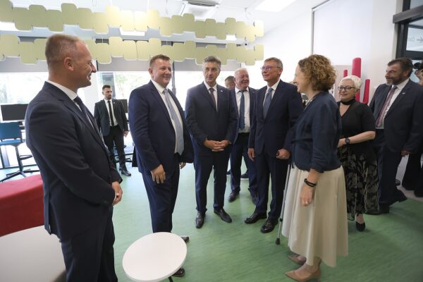 Nova era Gradske knjižnice i čitaonice Virovitica: Otvoreno novih 200 kvadrata, a knjigomat radi 24 sata dnevno 7 knjiznica 22