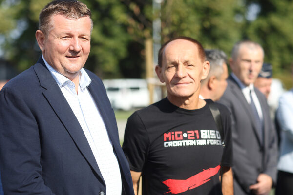 U Virovitici otvoren postav MiG-a 21: Pilot Danijel Borović otkrio kako su on, Ivica Ivandić i Ivan Selak svojim preletom u Hrvatsku promijenili tijek rata 26 mig 21 vtc 152