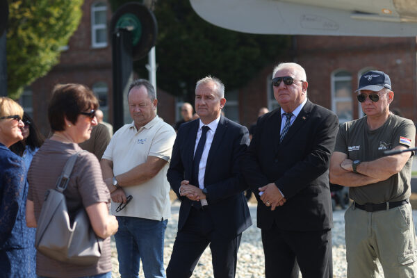 U Virovitici otvoren postav MiG-a 21: Pilot Danijel Borović otkrio kako su on, Ivica Ivandić i Ivan Selak svojim preletom u Hrvatsku promijenili tijek rata 37 mig 21 vtc 184