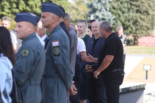 U Virovitici otvoren postav MiG-a 21: Pilot Danijel Borović otkrio kako su on, Ivica Ivandić i Ivan Selak svojim preletom u Hrvatsku promijenili tijek rata 44 mig 21 vtc 211