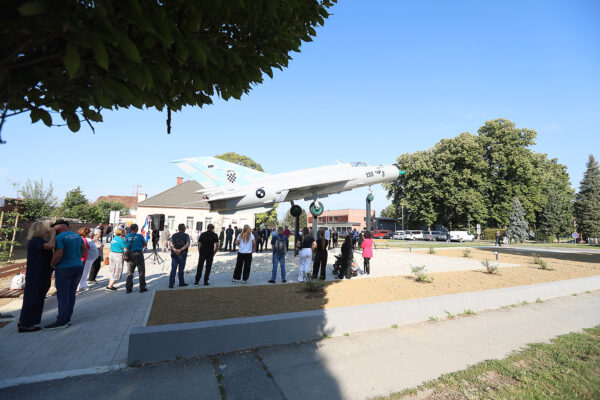 U Virovitici otvoren postav MiG-a 21: Pilot Danijel Borović otkrio kako su on, Ivica Ivandić i Ivan Selak svojim preletom u Hrvatsku promijenili tijek rata 6 mig 21 vtc 23