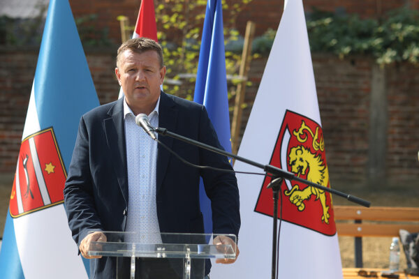 U Virovitici otvoren postav MiG-a 21: Pilot Danijel Borović otkrio kako su on, Ivica Ivandić i Ivan Selak svojim preletom u Hrvatsku promijenili tijek rata 45 mig 21 vtc 238