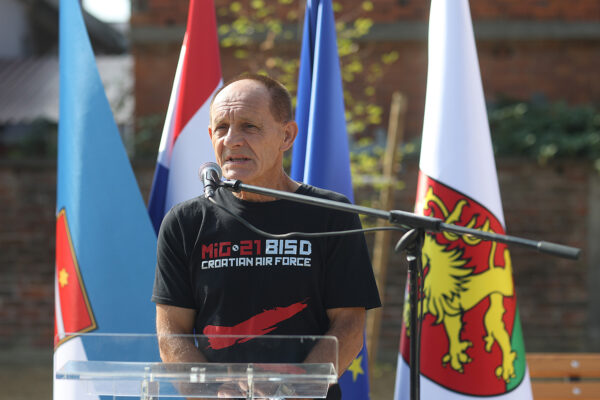 U Virovitici otvoren postav MiG-a 21: Pilot Danijel Borović otkrio kako su on, Ivica Ivandić i Ivan Selak svojim preletom u Hrvatsku promijenili tijek rata 30 mig 21 vtc 253