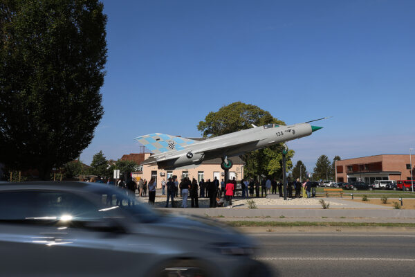 U Virovitici otvoren postav MiG-a 21: Pilot Danijel Borović otkrio kako su on, Ivica Ivandić i Ivan Selak svojim preletom u Hrvatsku promijenili tijek rata 7 mig 21 vtc 30
