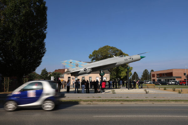 U Virovitici otvoren postav MiG-a 21: Pilot Danijel Borović otkrio kako su on, Ivica Ivandić i Ivan Selak svojim preletom u Hrvatsku promijenili tijek rata 8 mig 21 vtc 35