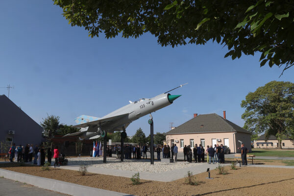 U Virovitici otvoren postav MiG-a 21: Pilot Danijel Borović otkrio kako su on, Ivica Ivandić i Ivan Selak svojim preletom u Hrvatsku promijenili tijek rata 9 mig 21 vtc 44