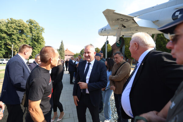 U Virovitici otvoren postav MiG-a 21: Pilot Danijel Borović otkrio kako su on, Ivica Ivandić i Ivan Selak svojim preletom u Hrvatsku promijenili tijek rata 10 mig 21 vtc 55