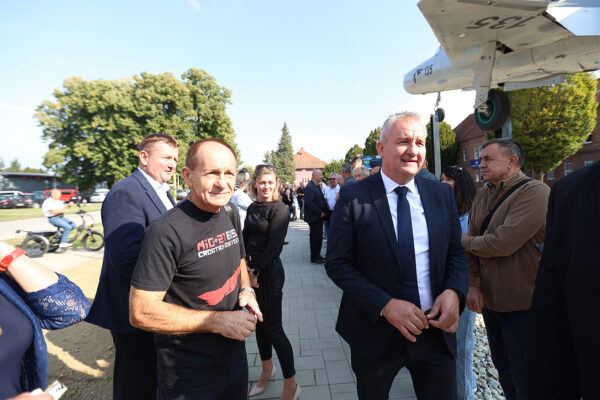 U Virovitici otvoren postav MiG-a 21: Pilot Danijel Borović otkrio kako su on, Ivica Ivandić i Ivan Selak svojim preletom u Hrvatsku promijenili tijek rata 11 mig 21 vtc 57
