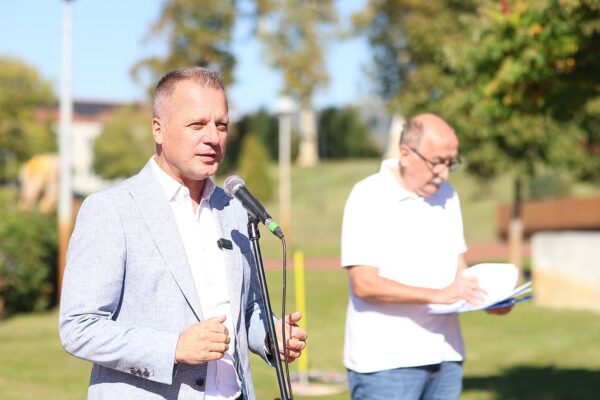 Veselo i raspjevano u Virovitici: Umirovljenici s područja VPŽ već tradicionalno obilježili Međunarodni dan starijih osoba 17 830256568 1480345024143149 2932597238785267455 n