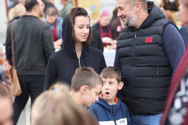 Od domaćih proizvoda do rekordne dizanice: Pogledajte atmosferu s ovogodišnje Jeseni u gradu 23 841929281 28485923991050066 7782890304506070583 n