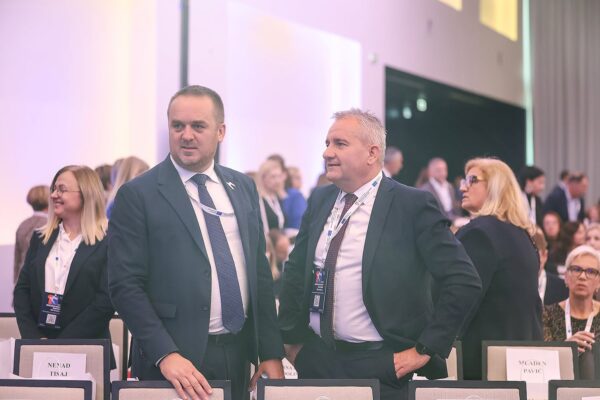 Šibenik u znaku EU fondova: Premijer Andrej Plenković otvorio 10. Dane regionalnoga razvoja i EU fondova, sudjeluje i gradonačelnik Virovitice Ivica Kirin sa suradnicima 14 857849298 1431652915831680 2112424090960367839 n
