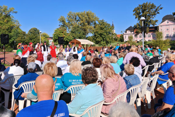 Veselo i raspjevano u Virovitici: Umirovljenici s područja VPŽ već tradicionalno obilježili Međunarodni dan starijih osoba 29 IMG 20261001 102141