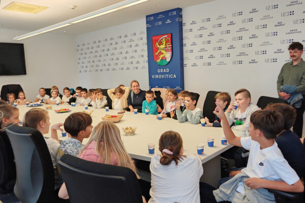 Započelo obilježavanje Dječjeg tjedna: Najmlađi Virovitičani posjetili Gradsku upravu 15 IMG 20261007 120928