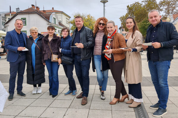 Od domaćih proizvoda do rekordne dizanice: Pogledajte atmosferu s ovogodišnje Jeseni u gradu 76 IMG 20261010 093104 edit 300979202071955