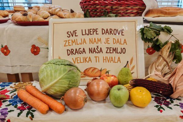 Dječji vrtić Cvrčak Virovitica obnovio dijamantni status Eko vrtića: Podignuta Eko zastava i obilježeni Dani kruha 1 IMG 20261020 085830