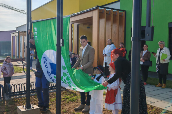 Dječji vrtić Cvrčak Virovitica obnovio dijamantni status Eko vrtića: Podignuta Eko zastava i obilježeni Dani kruha 28 IMG 20261020 092139