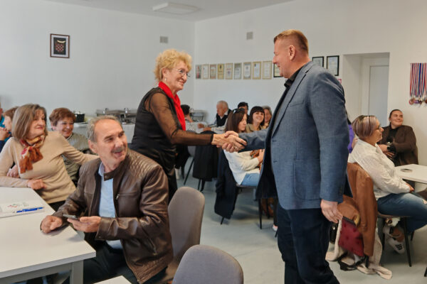 Nova prilika za aktivnije umirovljeničke dane: U Virovitici predstavljen projekt koji donosi brojne aktivnosti i sadržaje 2 IMG 20261027 100659 1