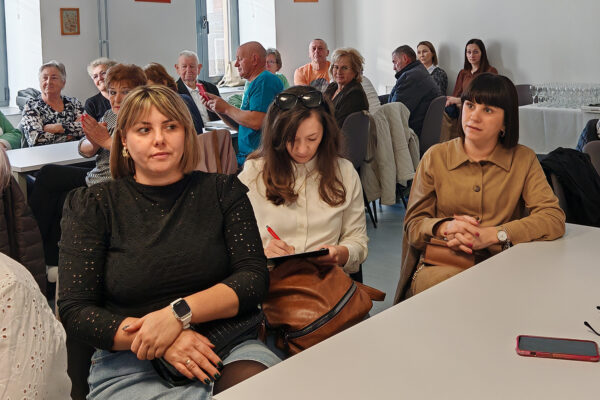 Nova prilika za aktivnije umirovljeničke dane: U Virovitici predstavljen projekt koji donosi brojne aktivnosti i sadržaje 20 IMG 20261027 101153