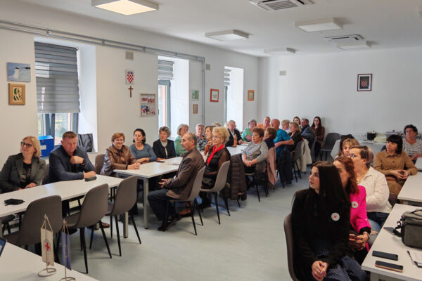 Nova prilika za aktivnije umirovljeničke dane: U Virovitici predstavljen projekt koji donosi brojne aktivnosti i sadržaje 27 IMG 20261027 101527 1