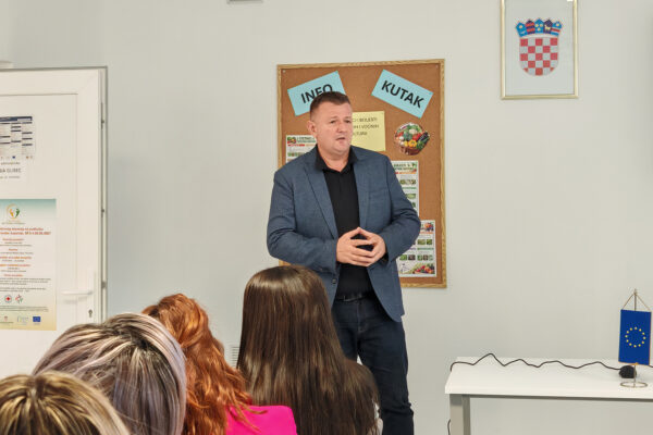 Nova prilika za aktivnije umirovljeničke dane: U Virovitici predstavljen projekt koji donosi brojne aktivnosti i sadržaje 32 IMG 20261027 101838