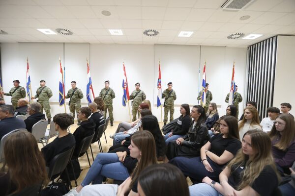 Prije 35 godina ustrojena 127. brigada HV-a: U Virovitici se prisjetili ratnog puta, zajedništva i cijene slobode 33 MG 20