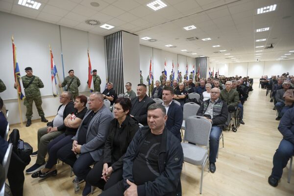 Prije 35 godina ustrojena 127. brigada HV-a: U Virovitici se prisjetili ratnog puta, zajedništva i cijene slobode 42 MG 29