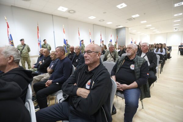 Prije 35 godina ustrojena 127. brigada HV-a: U Virovitici se prisjetili ratnog puta, zajedništva i cijene slobode 16 MG 3