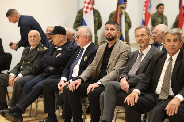 Prije 35 godina ustrojena 127. brigada HV-a: U Virovitici se prisjetili ratnog puta, zajedništva i cijene slobode 44 MG 31