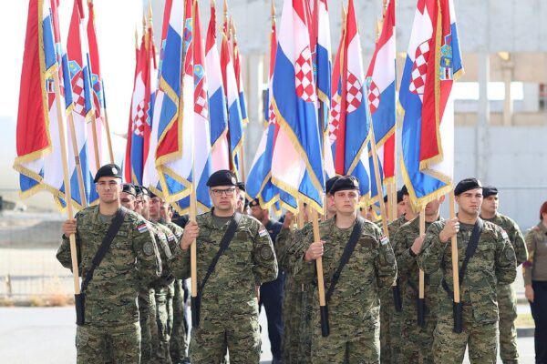 Prije 35 godina ustrojena 127. brigada HV-a: U Virovitici se prisjetili ratnog puta, zajedništva i cijene slobode 46 MG 33