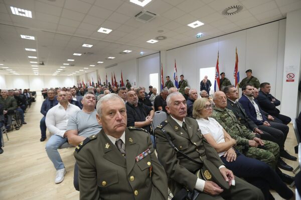 Prije 35 godina ustrojena 127. brigada HV-a: U Virovitici se prisjetili ratnog puta, zajedništva i cijene slobode 21 MG 8