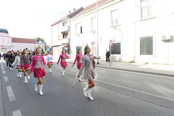 FOTO Pogledajte prizore svečanog mimohoda u povodu 35. obljetnice ustroja 127. brigade HV-a 18 mimohod 127 117