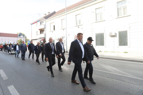 FOTO Pogledajte prizore svečanog mimohoda u povodu 35. obljetnice ustroja 127. brigade HV-a 24 mimohod 127 136
