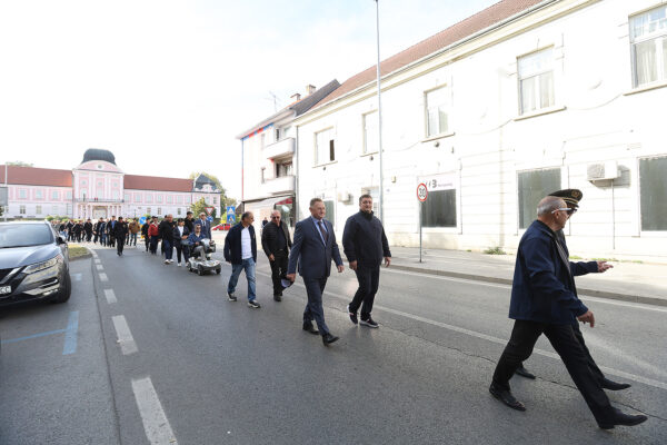 FOTO Pogledajte prizore svečanog mimohoda u povodu 35. obljetnice ustroja 127. brigade HV-a 25 mimohod 127 144