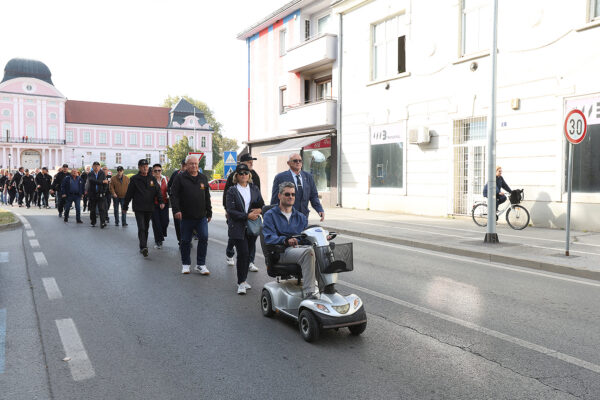 FOTO Pogledajte prizore svečanog mimohoda u povodu 35. obljetnice ustroja 127. brigade HV-a 26 mimohod 127 149
