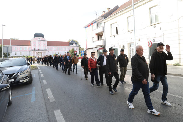 FOTO Pogledajte prizore svečanog mimohoda u povodu 35. obljetnice ustroja 127. brigade HV-a 27 mimohod 127 152