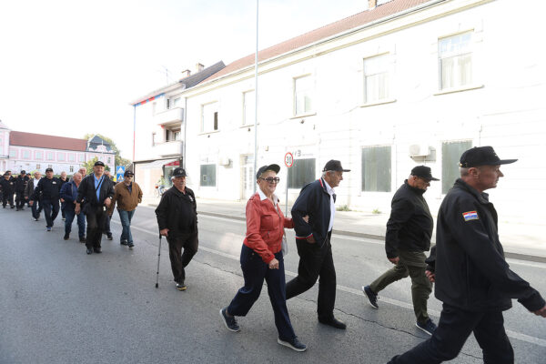 FOTO Pogledajte prizore svečanog mimohoda u povodu 35. obljetnice ustroja 127. brigade HV-a 28 mimohod 127 155