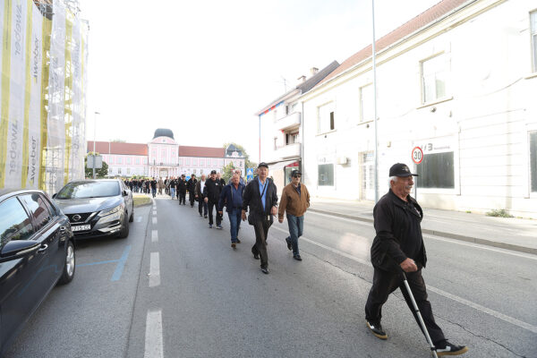 FOTO Pogledajte prizore svečanog mimohoda u povodu 35. obljetnice ustroja 127. brigade HV-a 29 mimohod 127 158