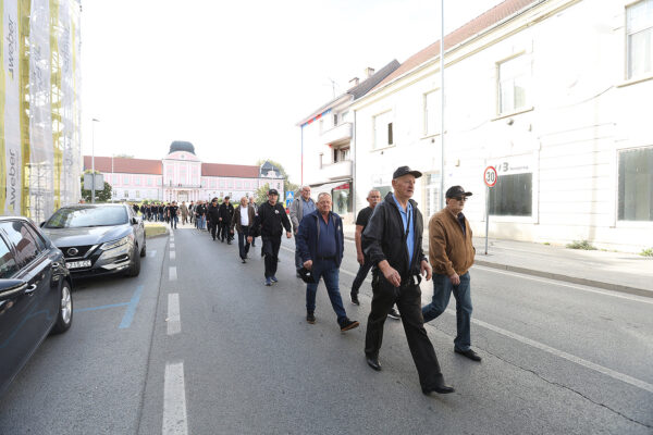 FOTO Pogledajte prizore svečanog mimohoda u povodu 35. obljetnice ustroja 127. brigade HV-a 30 mimohod 127 161