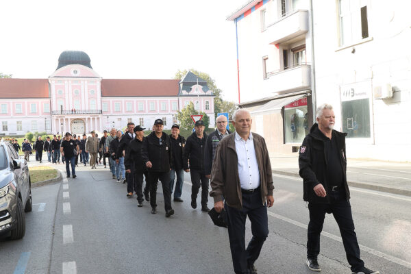 FOTO Pogledajte prizore svečanog mimohoda u povodu 35. obljetnice ustroja 127. brigade HV-a 31 mimohod 127 164