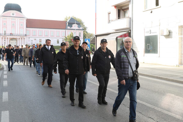 FOTO Pogledajte prizore svečanog mimohoda u povodu 35. obljetnice ustroja 127. brigade HV-a 32 mimohod 127 167