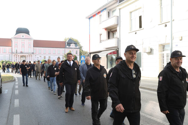 FOTO Pogledajte prizore svečanog mimohoda u povodu 35. obljetnice ustroja 127. brigade HV-a 33 mimohod 127 168