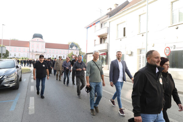 FOTO Pogledajte prizore svečanog mimohoda u povodu 35. obljetnice ustroja 127. brigade HV-a 36 mimohod 127 176
