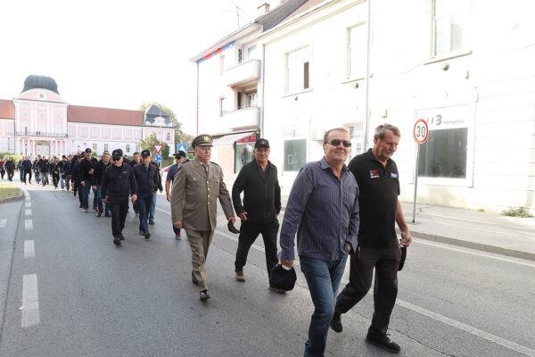 FOTO Pogledajte prizore svečanog mimohoda u povodu 35. obljetnice ustroja 127. brigade HV-a 38 mimohod 127 181