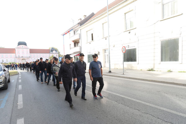 FOTO Pogledajte prizore svečanog mimohoda u povodu 35. obljetnice ustroja 127. brigade HV-a 39 mimohod 127 185
