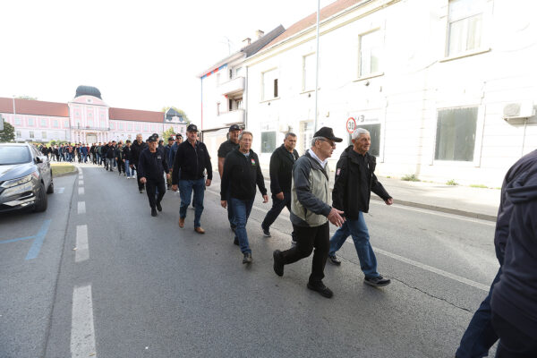 FOTO Pogledajte prizore svečanog mimohoda u povodu 35. obljetnice ustroja 127. brigade HV-a 40 mimohod 127 187