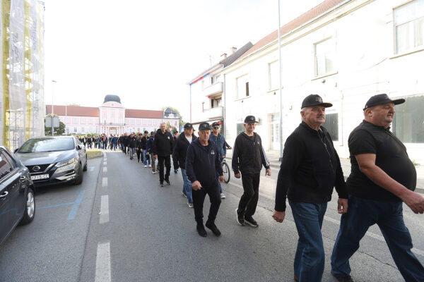 FOTO Pogledajte prizore svečanog mimohoda u povodu 35. obljetnice ustroja 127. brigade HV-a 41 mimohod 127 190
