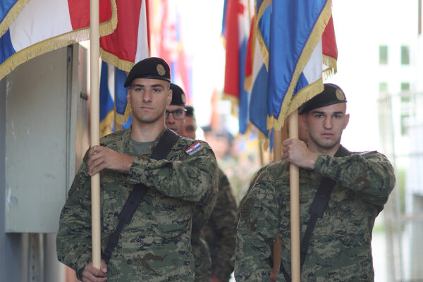 FOTO Pogledajte prizore svečanog mimohoda u povodu 35. obljetnice ustroja 127. brigade HV-a 1 mimohod 127 2
