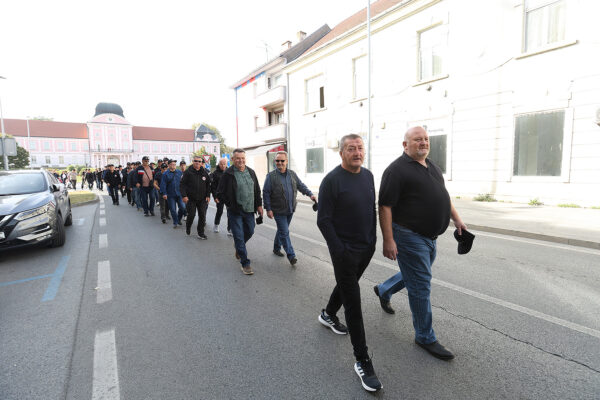 FOTO Pogledajte prizore svečanog mimohoda u povodu 35. obljetnice ustroja 127. brigade HV-a 45 mimohod 127 204