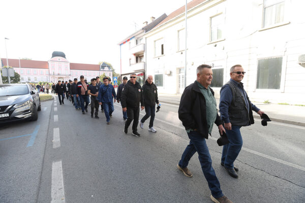 FOTO Pogledajte prizore svečanog mimohoda u povodu 35. obljetnice ustroja 127. brigade HV-a 46 mimohod 127 205